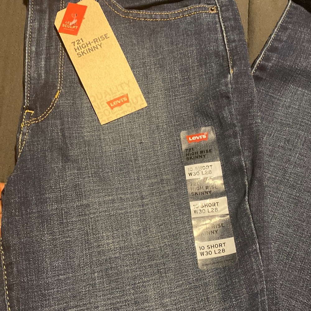 Dark wash 721 Levi’s hi-rise skinny jeans (short)